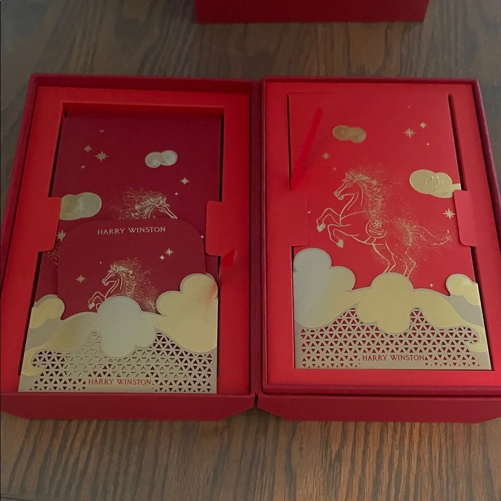 Harry Winston Luxurious Red Gift Set - Picture 2 of 3